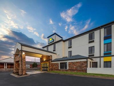 Days Inn by Wyndham Tulsa Central