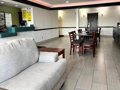 Super 8 by Wyndham Madison/Hanover Area