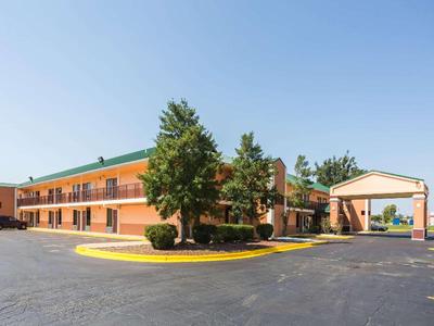 Econo Lodge Decatur Regional Airport