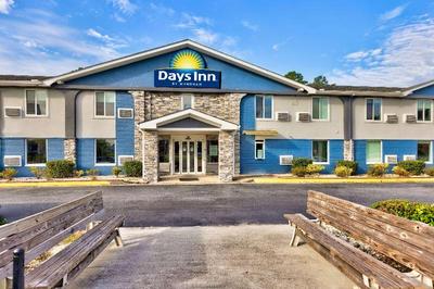 Days Inn by Wyndham Savannah Gateway I-95