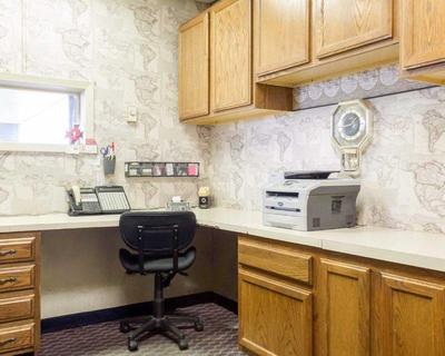 Econo Lodge Watertown