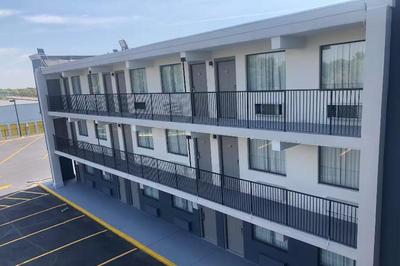 Days Inn & Suites Indianapolis Airport East
