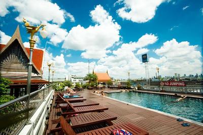 Dang Derm in The Park Khaosan