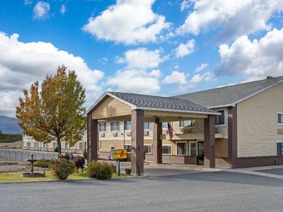 Super 8 by Wyndham Baker City