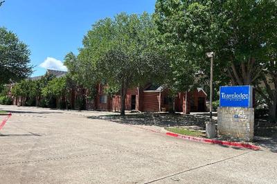 Travelodge by Wyndham Arlington/Dallas Area