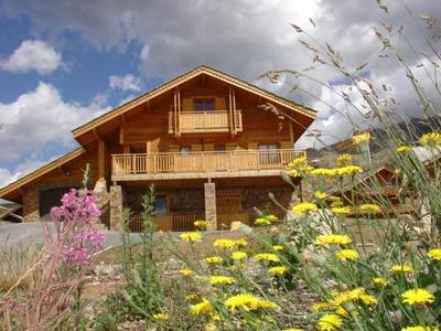 Madame Vacances Les Chalets de l Altiport