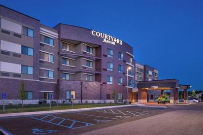 Courtyard St Louis Chesterfield