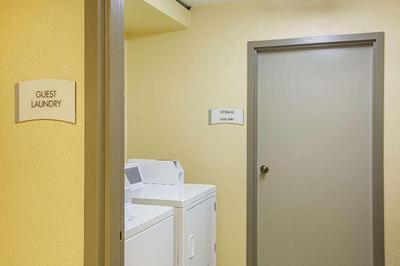 Quality Inn & Suites Six Flags Area