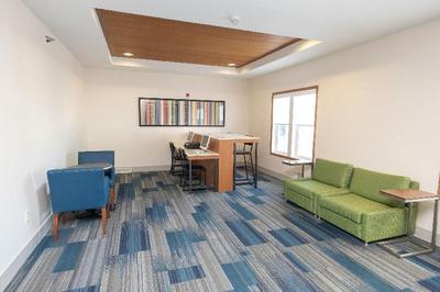 Holiday Inn Express and Suites Iron Mountain