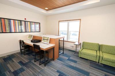 Holiday Inn Express and Suites Iron Mountain