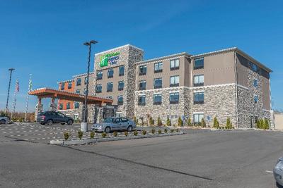 Holiday Inn Express and Suites Clarion