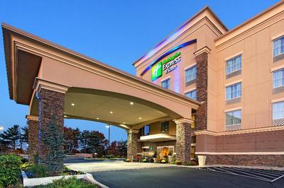 Holiday Inn Express and Suites Cookeville
