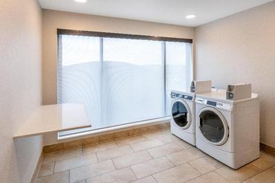 Holiday Inn Express and Suites Colorado Springs Fi