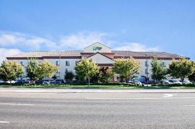 Holiday Inn Express and Suites Clovis Fresno Area