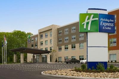 Holiday Inn Express and Suites Altoona