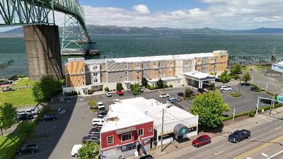 Holiday Inn Express and Suites Astoria