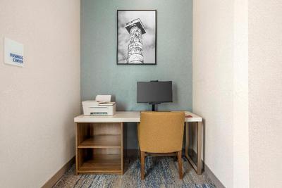Holiday Inn Express and Suites Astoria