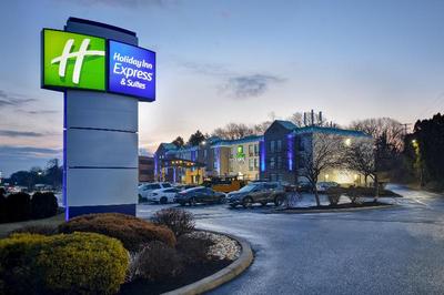 Holiday Inn Express and Suites Allentown Cen Dorne