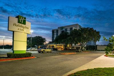 Holiday Inn Hotel and Suites Beaumont Plaza I 10 a