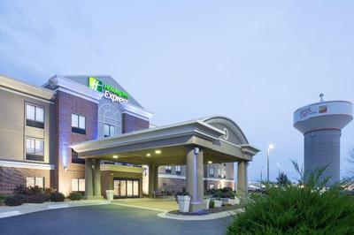 Holiday Inn Express Kansas City-at the Legends