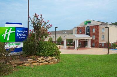 Holiday Inn Express and Suites Livingston
