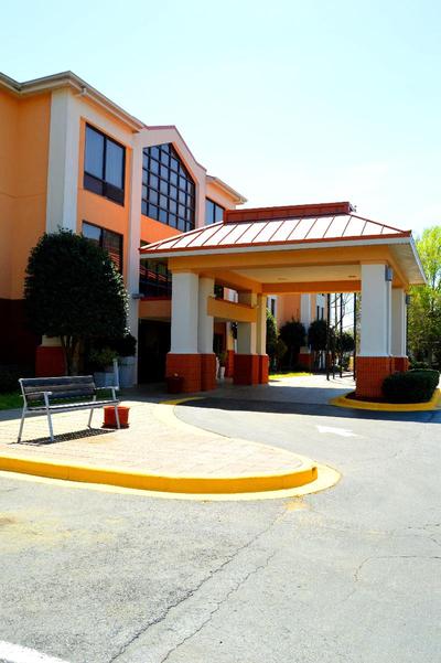 Lexington Inn and Suites