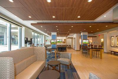 Holiday Inn Express & Suites Pittsburgh North Shor