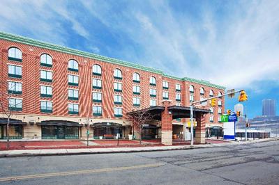 Holiday Inn Express and Suites Pittsburgh South Si