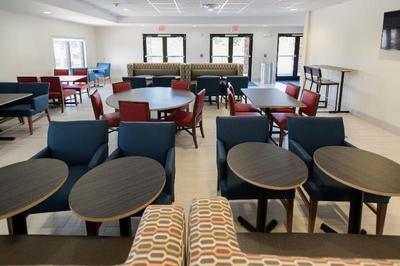 Holiday Inn Express and Suites Lexington NW The Vi