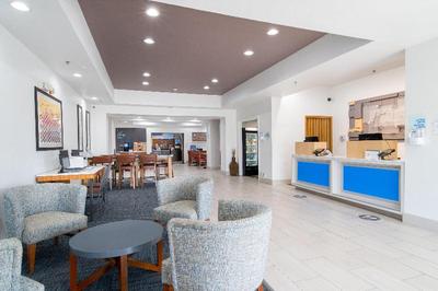 Holiday Inn Express and Suites Bedford