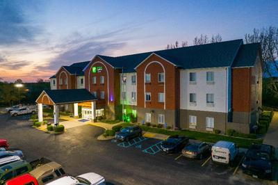 Holiday Inn Express and Suites Bedford
