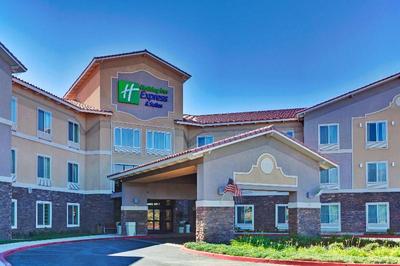 Holiday Inn Express and Suites Beaumont Oak Valley