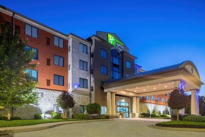 Holiday Inn Express and Suites Kansas City Airport