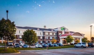 Holiday Inn Express and Suites Altoona Des Moines