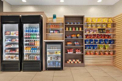 Holiday Inn Express and Suites Akron Regional Airp
