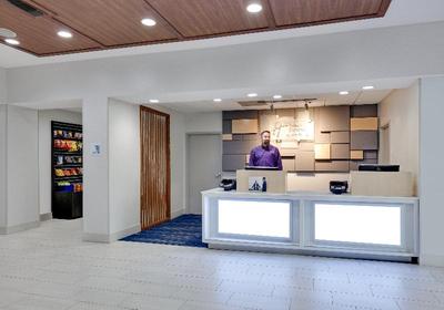 Holiday Inn Express and Suites Cleburne