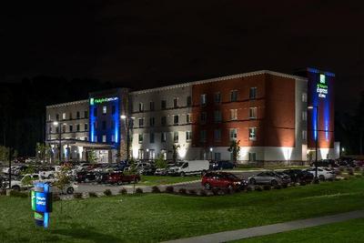Holiday Inn Express and Suites Charlotte Airport