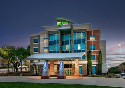 Holiday Inn Express and Suites North Dallas at Pre