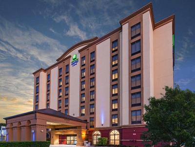 Holiday Inn Express & Suites Houston Memorial Park