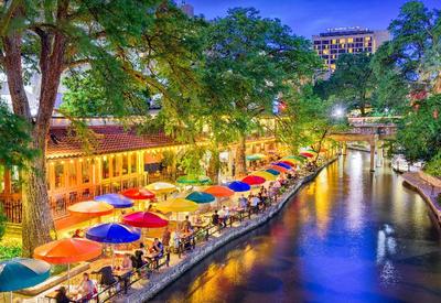 Holiday Inn Express and Suites San Antonio Brooks