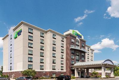 Holiday Inn Express and Suites Columbus Polaris Pa