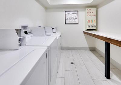 Holiday Inn Express and Suites Scottsbluff Gering