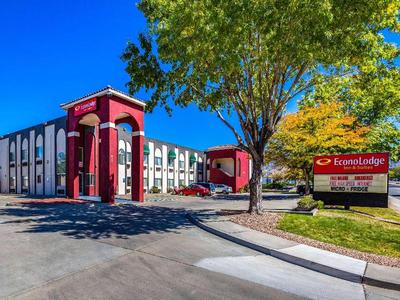 Econo Lodge Inn Suites Suburbs