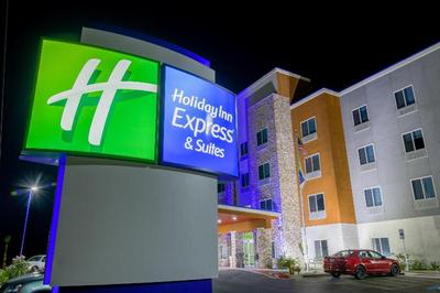Holiday Inn Express Suites Raymondville