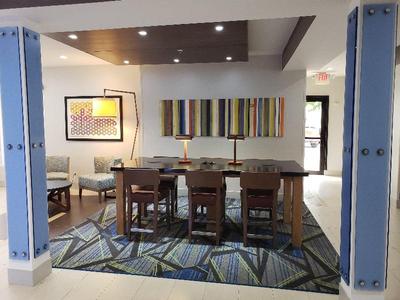 Holiday Inn Express Suites Arlington I 20 Parks Ma