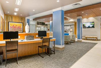 Holiday Inn Express and Suites Carrollton West