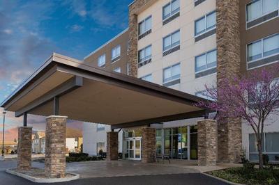 Holiday Inn Express and Suites West Memphis