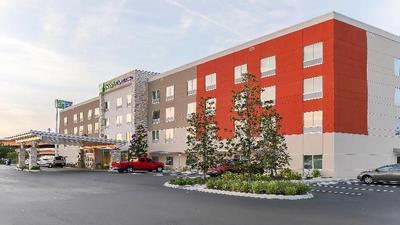Holiday Inn Express and Suites Tampa East - Ybor C