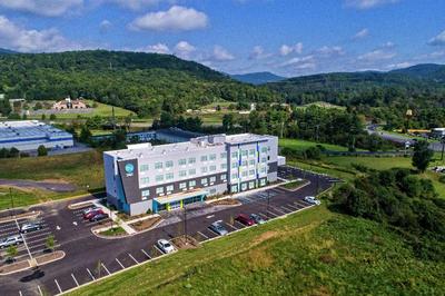 Tru by Hilton Roanoke Hollins