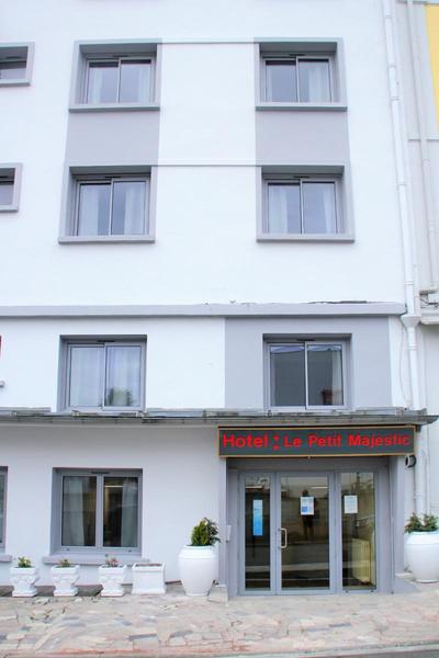 Le Petit Majestic